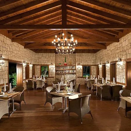 Semesteranläggning (resort) Akka Antedon 5*